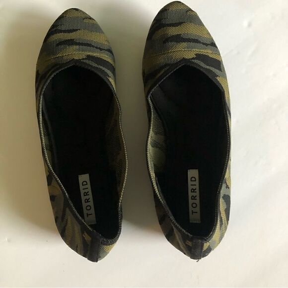 Torrid camouflage pointed toe slip on flats 11.5 wide - Picture 4 of 8